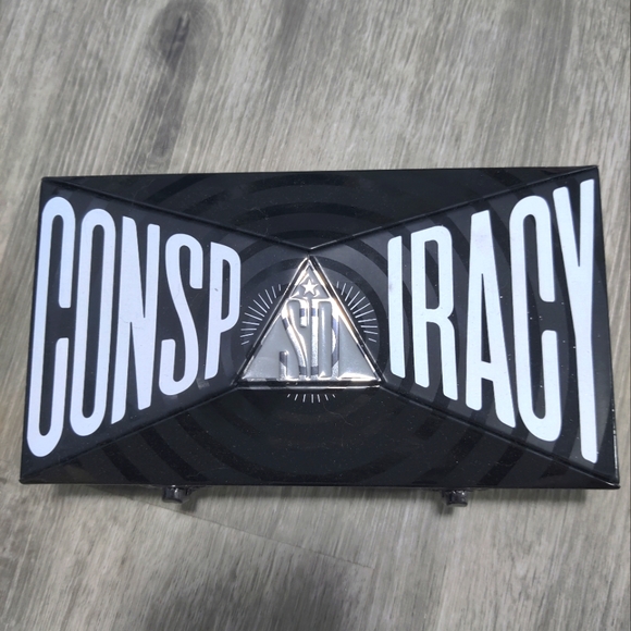 NWOT Jeffree Star Conspiracy Palette - Picture 1 of 2